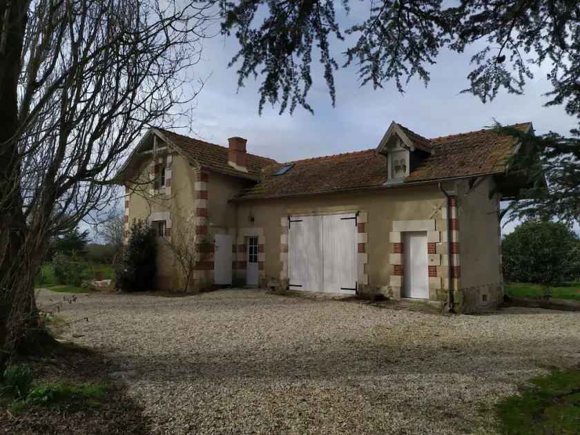 DETACHED HOUSE SET IN 2 HECTARES - Image 1