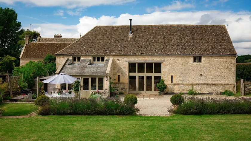 Tom's Barn - Image 1