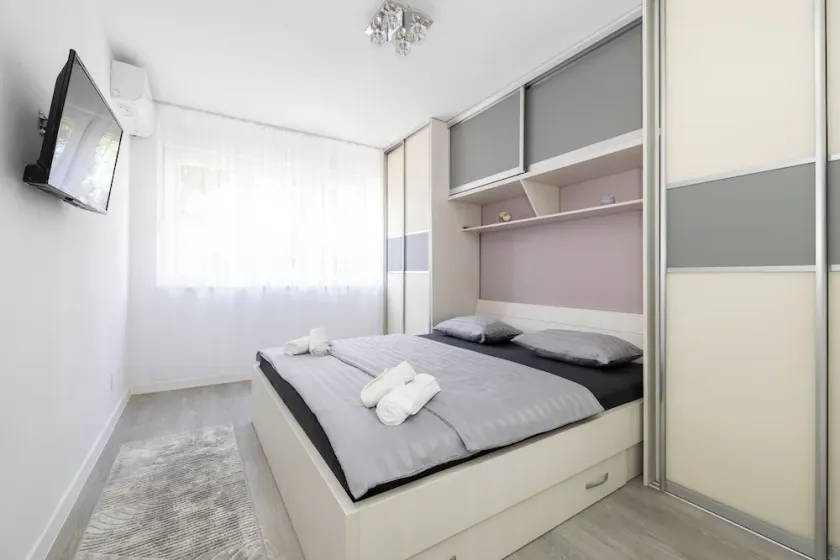 Cool Cozy Apartment - Image 1