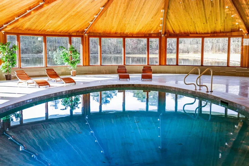 Private Indoor Pool - Hot Tub - 2 Fishing Ponds - 33 Acres - Image 1