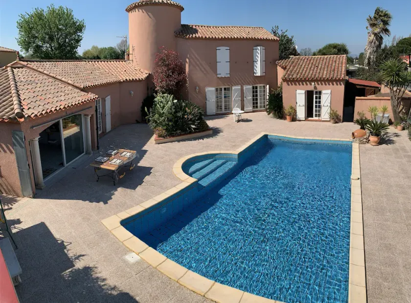 Spacious villa with private pool max 14 people near the beach - Image 1