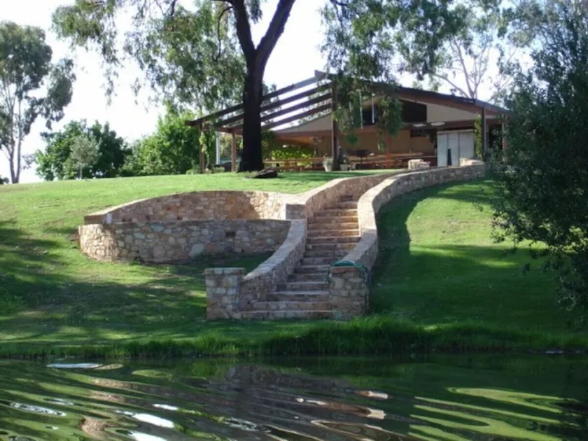 Hide & Seek Luxury Waterfront Villa & Retreat - Image 1