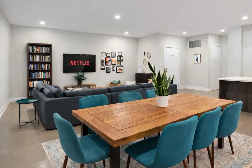 The Suite Spot • Eclectic • Modern • Central • Sleeps 6 - Image 1