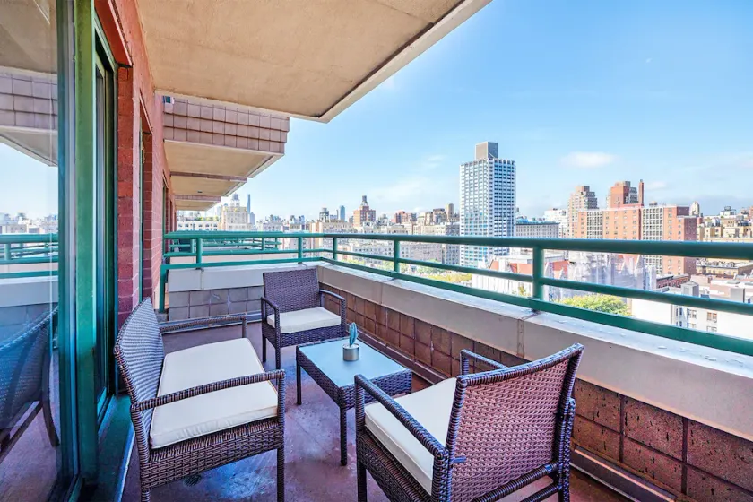 Sunny 3 BR 1 Bath Apartment in NYC - Image 1