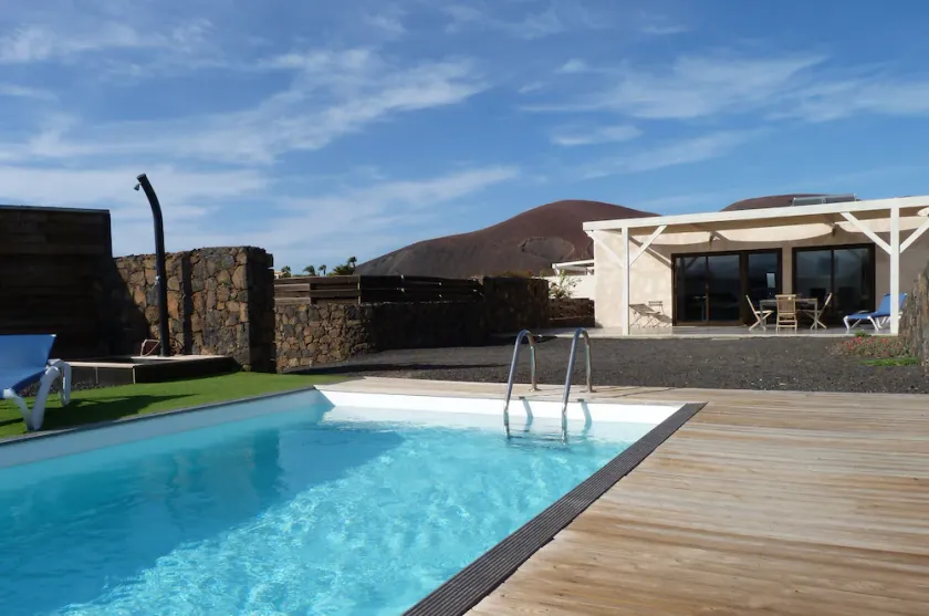 House in Lajares, views of volcanoes, heated pool - Image 1