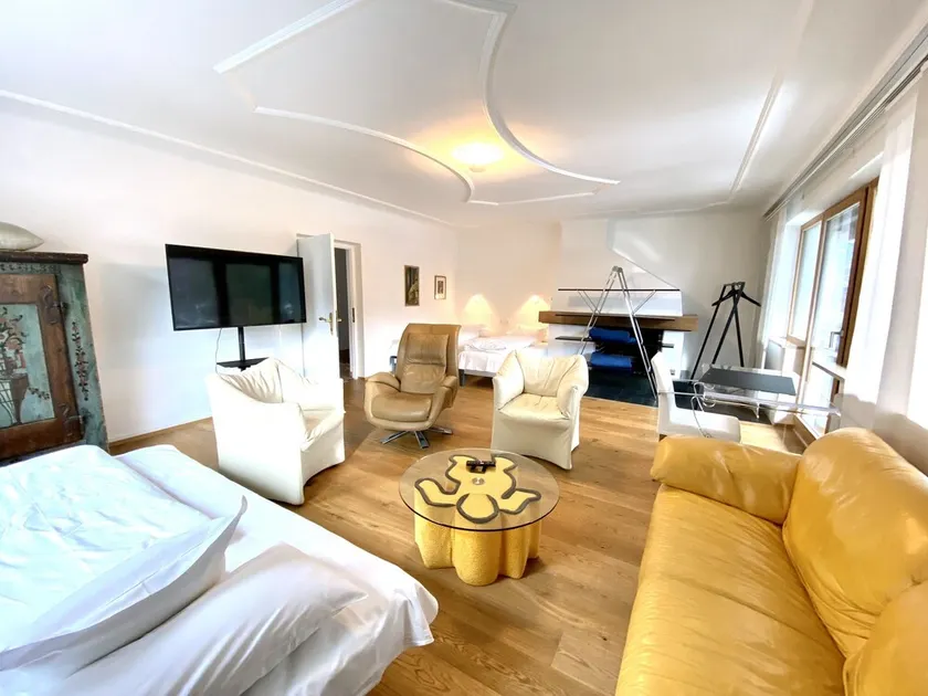 Bor drøm på over 170m2 med svømmehal, privat terrasse, kæledyr tilladt - Image 1