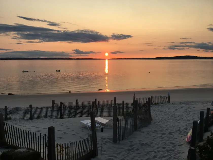 Private Saquish Beachfront • 2 Boat Moorings • Sleeps 10 • Amazing Sunset Views - Image 1