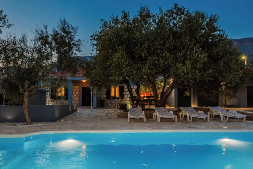 Luxury villa complex Pendolino, with heated pool and jacuzzi - Image 1
