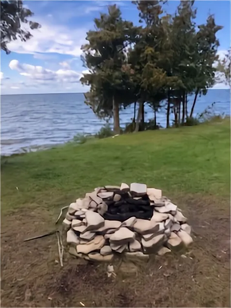 Waterfront Log Home, WiFi, 3 bedrooms, Direct TV, Fire Pit - Image 1