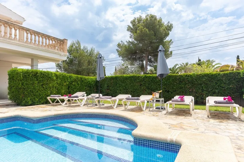 Casa vacanze 'Muro' con piscina privata vicino a Playa de Muro, Wi-Fi e aria condizionata - Image 1