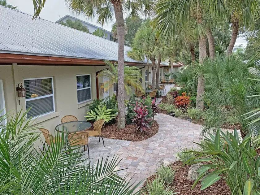 Propriété Lakefront sur Siesta Key parmi les paysages tropicaux W / Heated Pool - Image 1