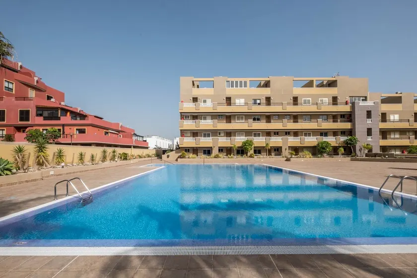 Holiday Apartment \"Apartamento en el Medano\" near the Beach with Wi-Fi & Shared pool - Image 1