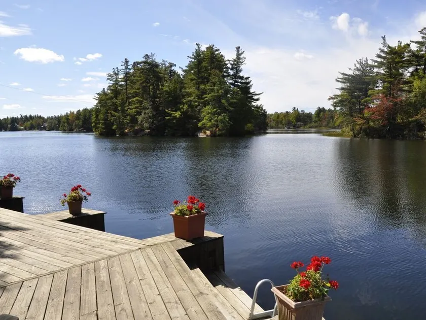 Hütte am See mit herrlicher Aussicht, Au��ergewöhnliche Waterfront und Motorboot. - Image 1