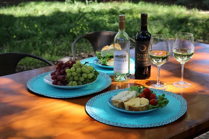 Einladender Kurzurlaub im Sonoma Wine Country mit privatem Garten und Whirlpool in Eichenholz - Image 1