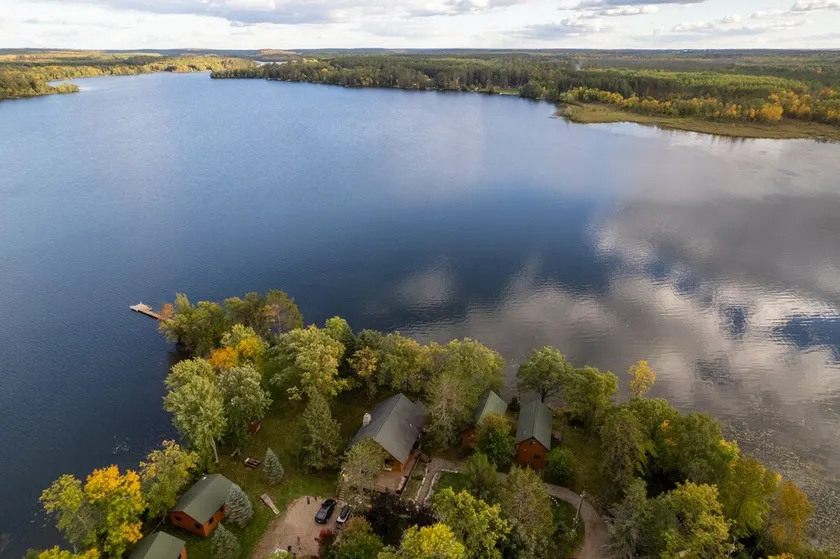 Hyggelig, loftet kabine på en privat halvø ved Prairie Lake - Cabin 2 - Image 1