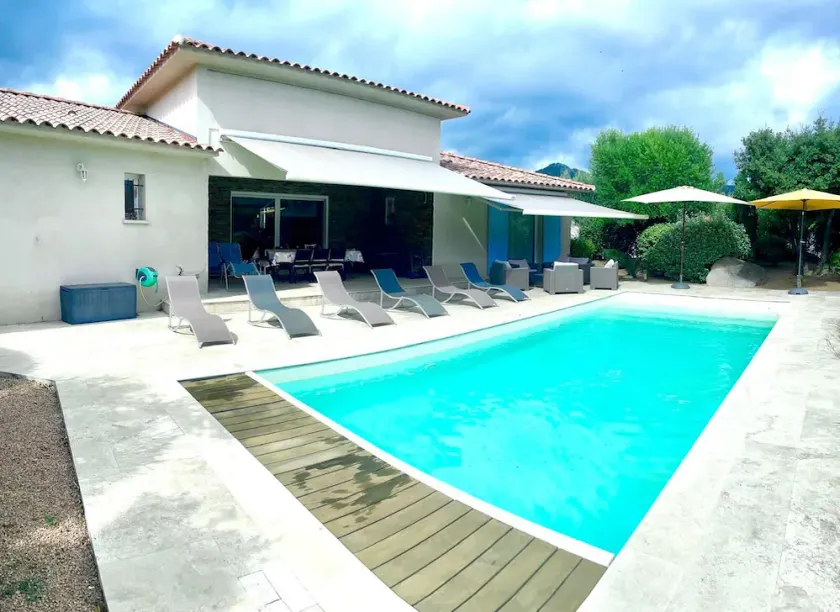 Villa con piscina, 8 posti letto, 5 min spiagge - Image 1