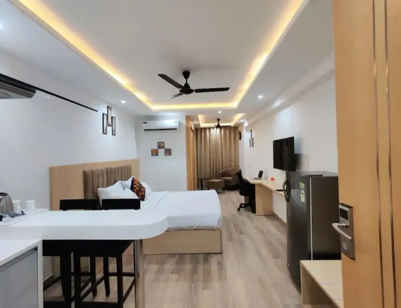 Luxury Studio Apartment with rooftop infinity pool - Image 1