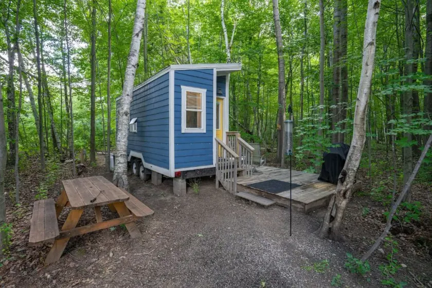 ❤️Tiny house THOW in woods -odorless compost toilet NEW-hot tub - Image 1