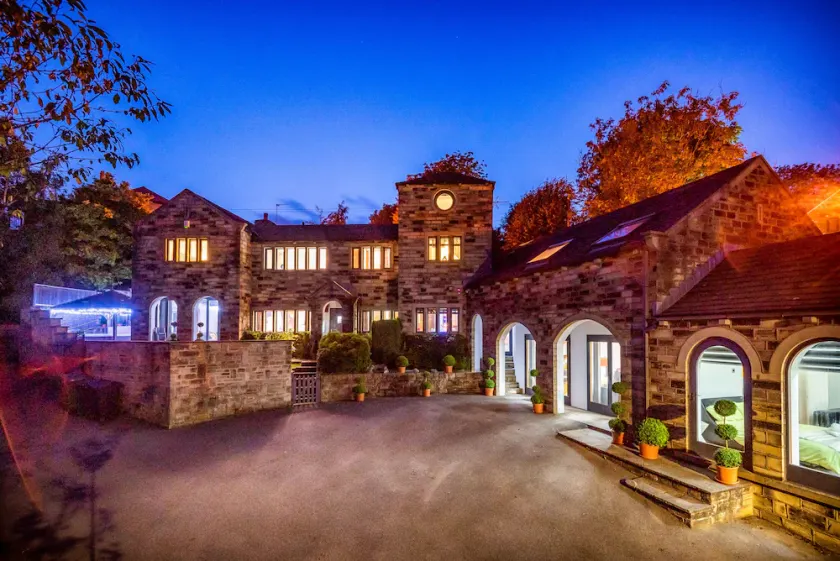 Amazing Family House Sleeps 12 with  Private Hot Tub in Tranquil Location - Image 1