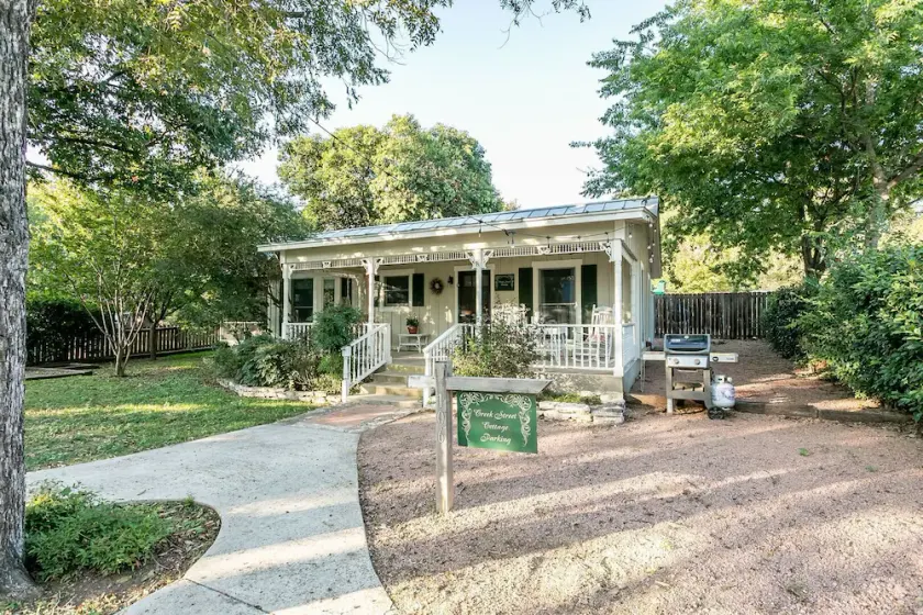 Creek Street Cottage | 2 blocs de Main | Animaux domestiques - Image 1