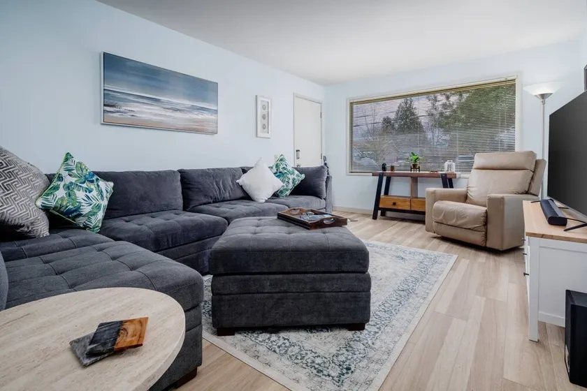 Bright and Delightful Renovation, Single Level, Fenced Backyard, 3 Blocks to MAX, 25 Min to Portland - Image 1