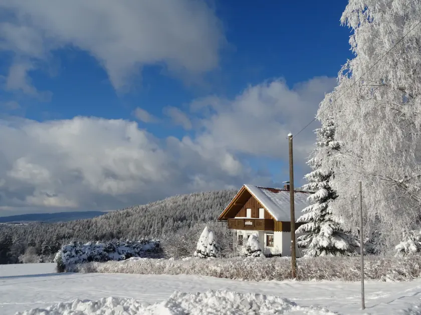 Vacation home with two apartments at 900 m and magnificent views - Image 1