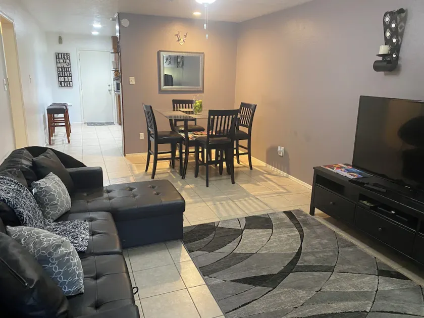 Private Duplex #1 - Houston Hobby/ClearLake/Galveston/Pasadena/Downtown - Image 1
