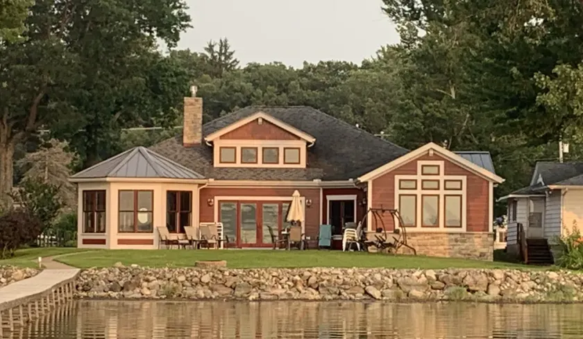 Luxury Lake House - Image 1