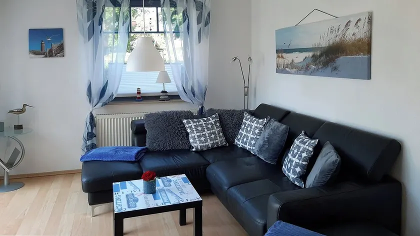 bright spacious ground floor apartment for 2 pers., dog allowed, wifi, terrace - Image 1