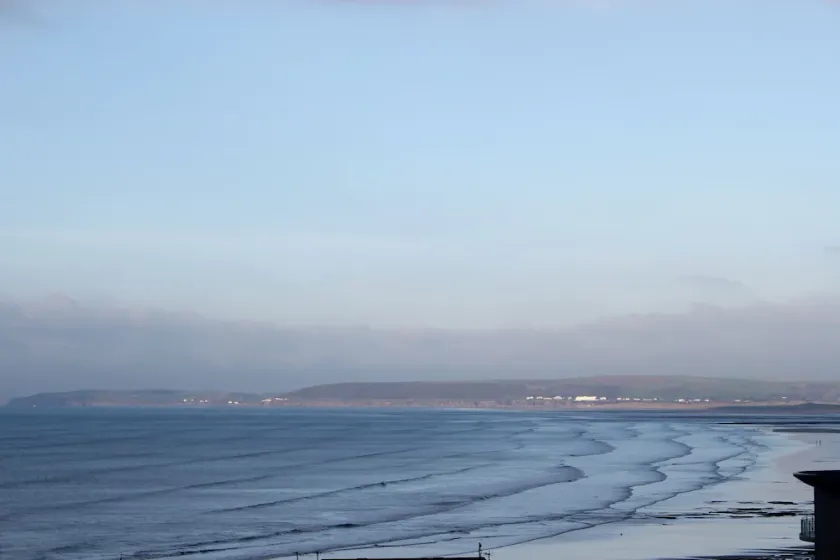Piso con vistas al mar con vistas a la Bahía de Bideford y 5 minutos andando de la playa - Image 1