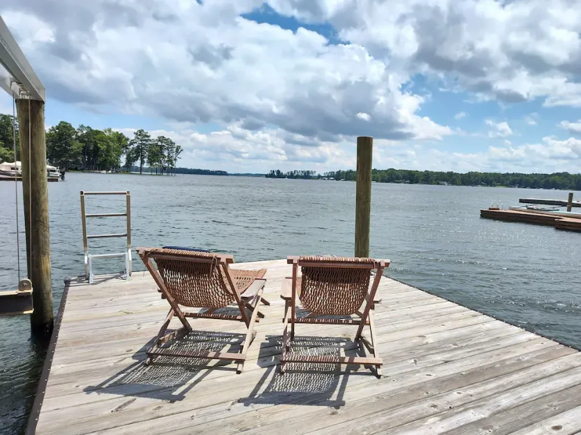 Lake Home with Pool Table, Dock, Kayaks, Fire Pits, Ice Maker - Image 1