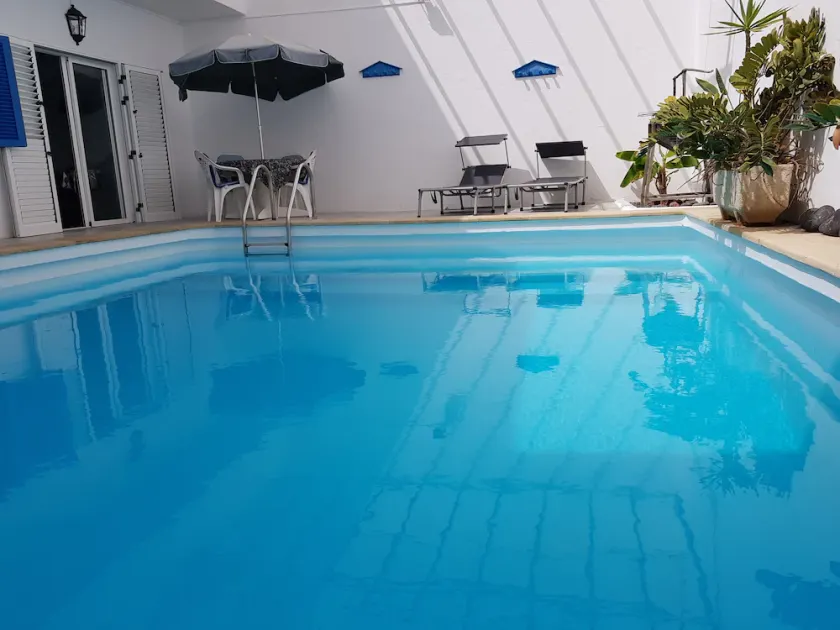 Hus i Famara, pool, wifi, tæt på stranden. - Image 1