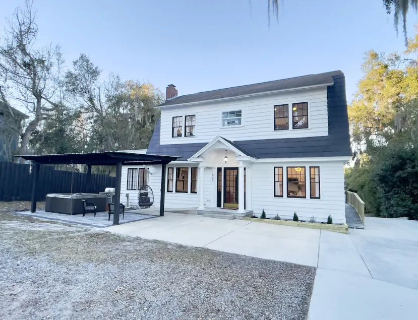 Renovated Dutch Colonial Home in Ocala ❤️ + Pet Friendly - Image 1
