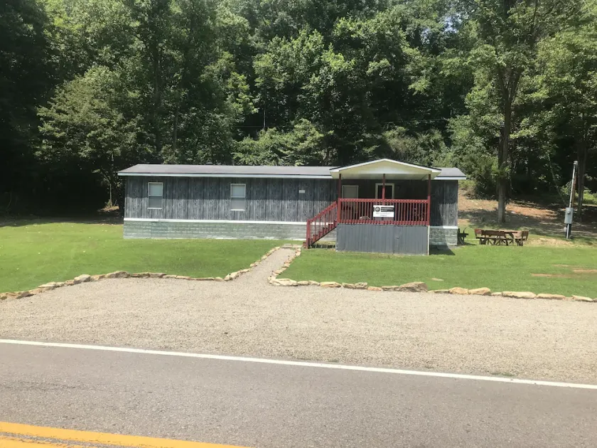 Cozy Remodeled mobile home conveniently located 1mile from the town of Pineville - Image 1
