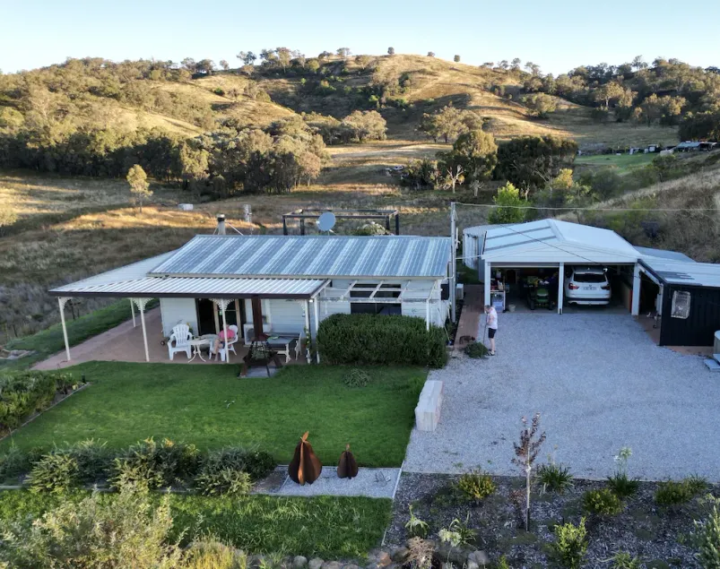 MUDGEE - expansive views, complete privacy, dog friendly holiday cottage - Image 1