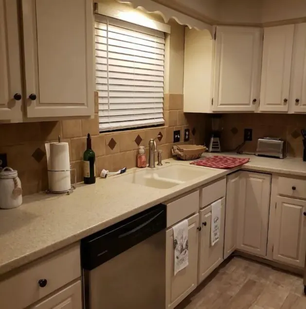 Bussell's Cozy Famhouse - Image 1