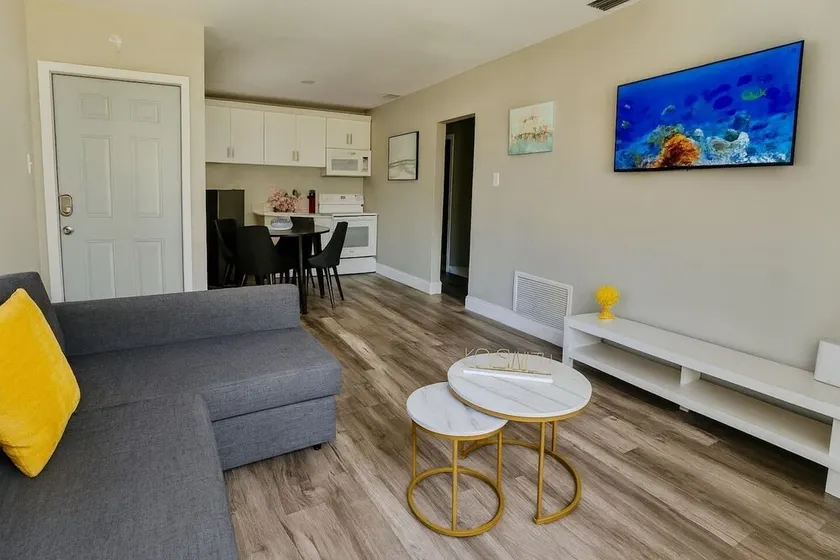 Beach Bliss Getaway- Stylish 1 Bedroom Apt - Image 1
