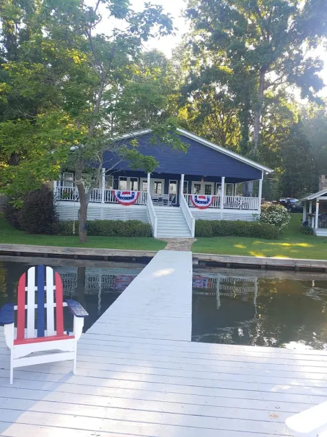 Peaceful lake house with private boat ramp and 2 docks - Image 1