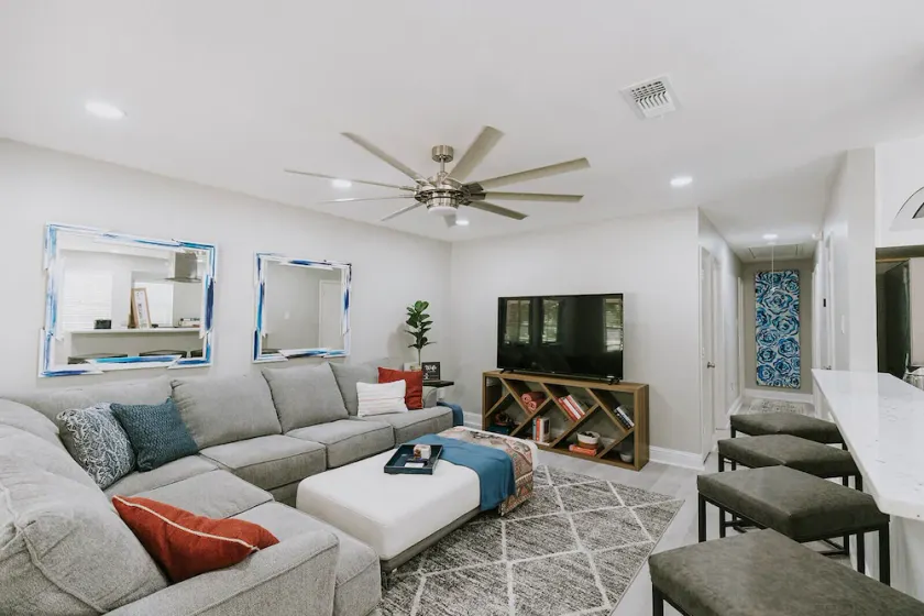 3BR/2BA close to beach & Downtown! Golf Cart available to rent - Twin Oaks - Image 1