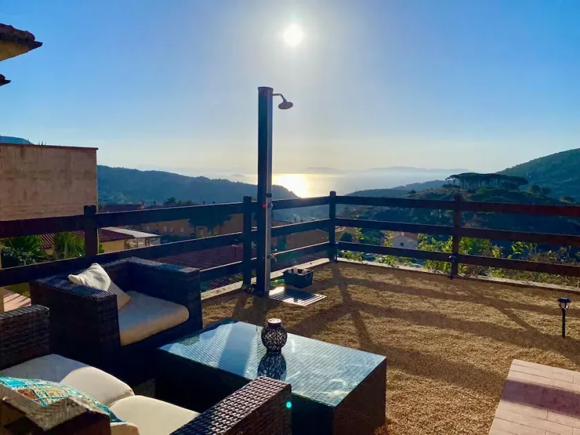 Newly remodeled beach house with breathtaking views of the sea- close to beaches - Image 1