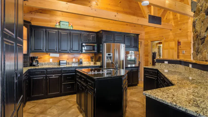 SECLUDED-SPACIOUS-STUNNING MTN VIEWS-MASTER ON MAIN-POOL TABLE-ARCADE-FIRE PIT - Image 1