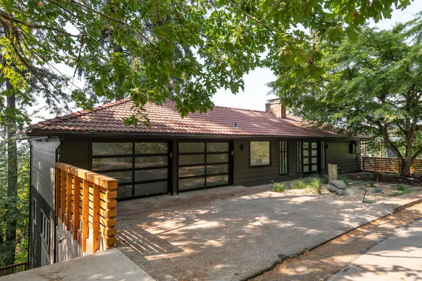 Skyline - entire modern 3-bedroom house with game room, sauna and views! - Image 1