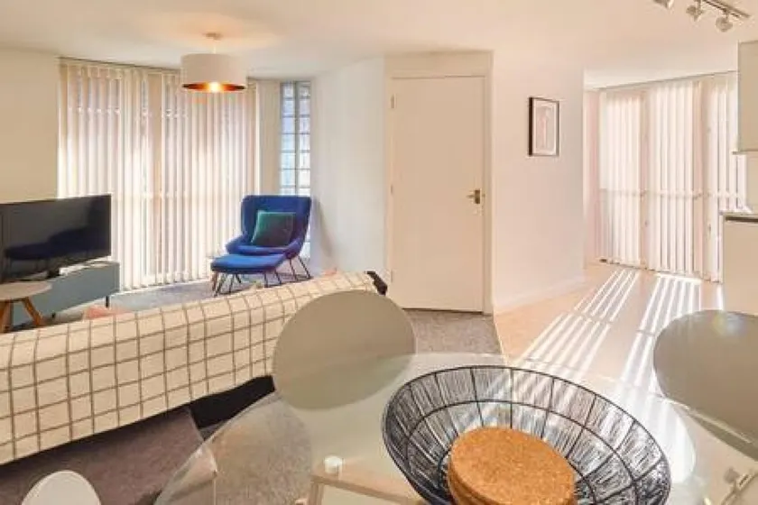 Host & Stay - King's Corner - Image 1