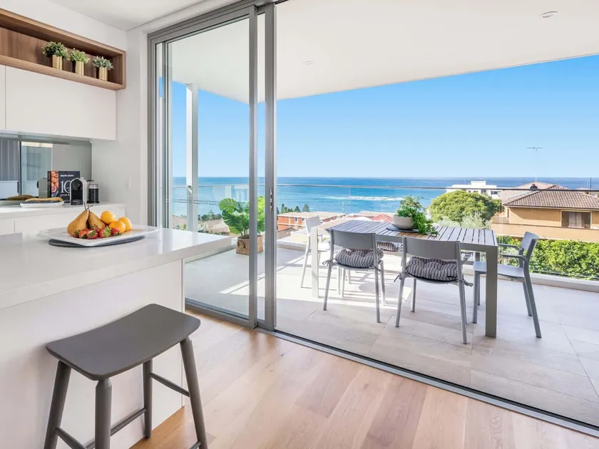 Apartamento novo com vistas deslumbrantes em Coogee Beach, 20% de desconto APLICADO - Image 1