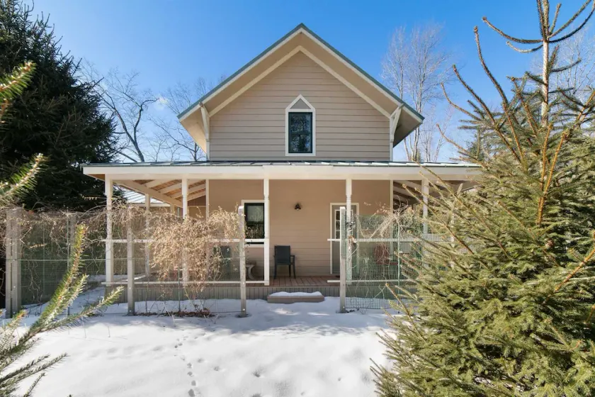 Northern Exposure Oscoda Cottage - Image 1