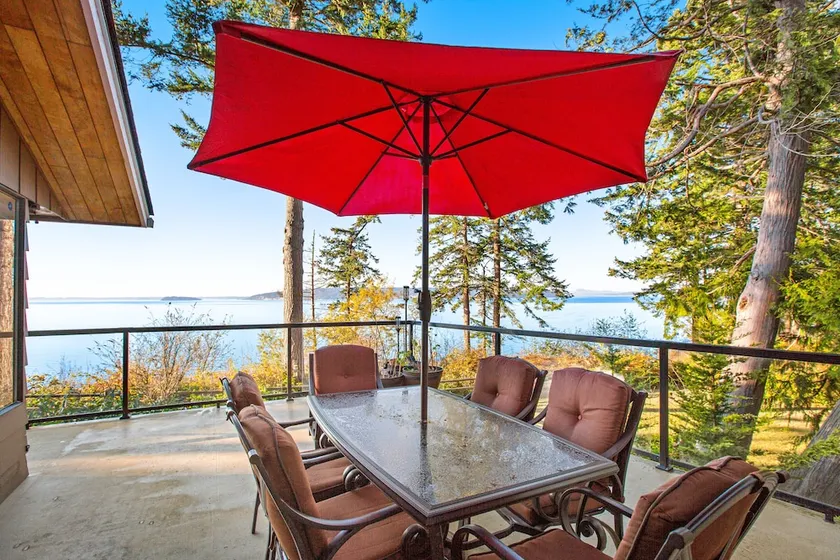 Updated sound front home with water & mtn views, fireplace, firepit, balcony - Image 1