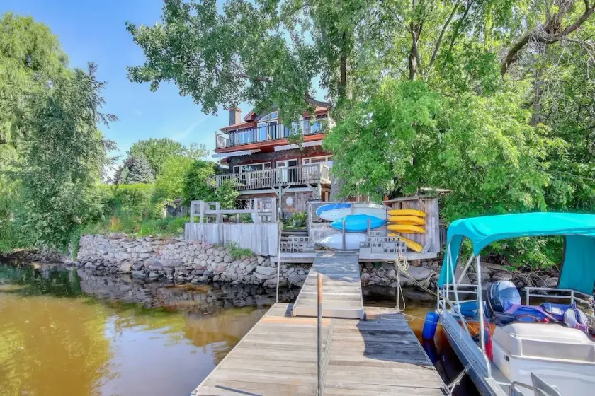 Au bord de l'eau Chalet near Montreal 15 min Airport - Image 1