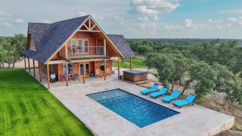 Exquisite Hill Country Cottage-Giraffe and wildlife experiences - Image 1