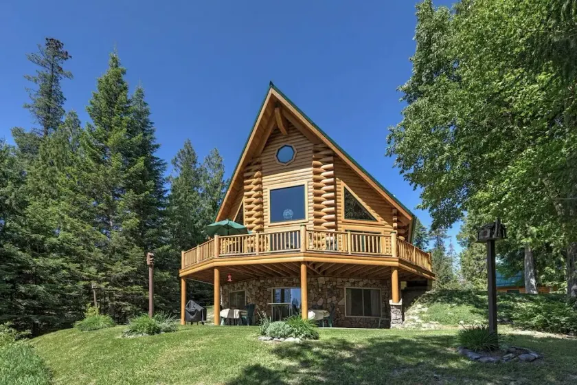 Montana Mountain Log-Lodge with lake views, lake access & mountain views - Image 1