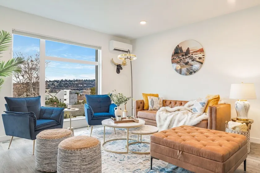 Queen Anne Rooftop- Water and City Views, Parking, Sauna, Near Stadiums - Image 1